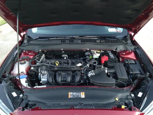 Ford Fusion Vehicle Full-screen Gallery Image 15