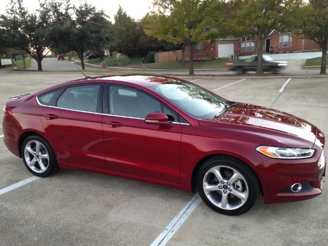 Ford Fusion Vehicle Full-screen Gallery Image 27
