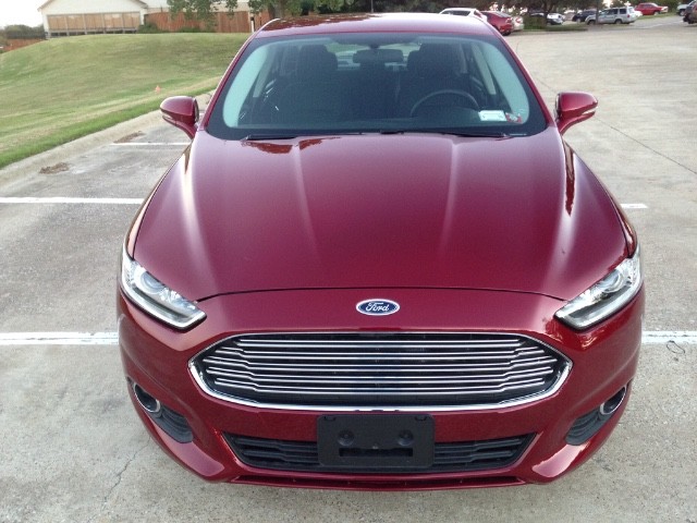 Ford Fusion Vehicle Full-screen Gallery Image 28