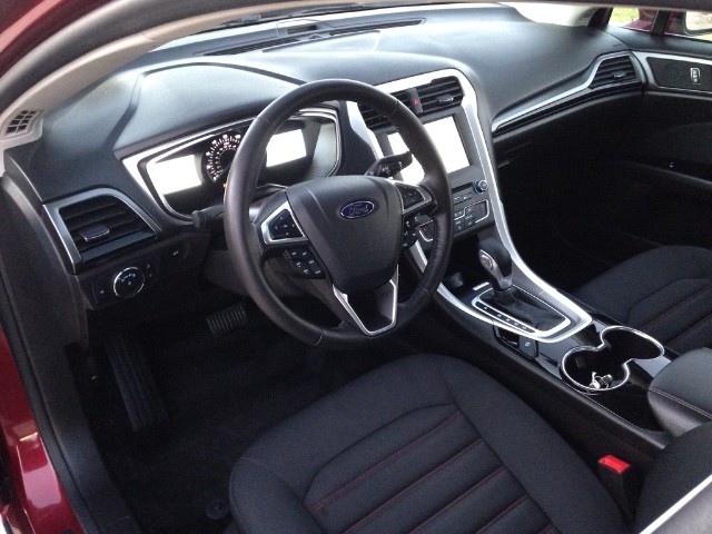 Ford Fusion Vehicle Full-screen Gallery Image 29