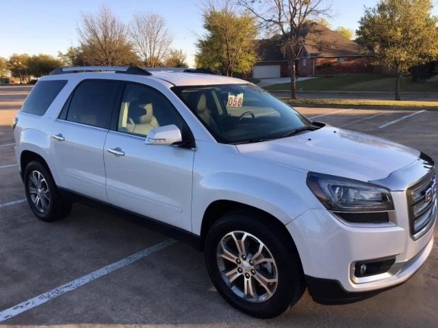 GMC Acadia Vehicle Full-screen Gallery Image 04