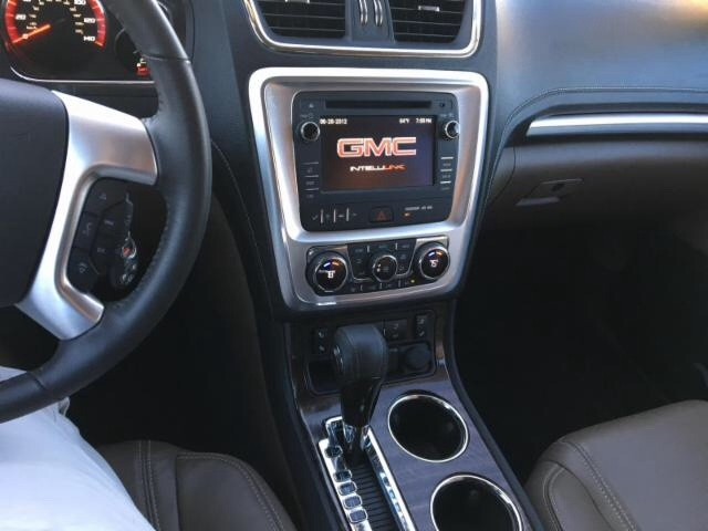 GMC Acadia Vehicle Full-screen Gallery Image 05