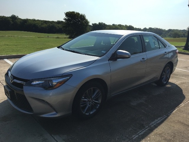 Toyota Camry Vehicle Full-screen Gallery Image 2