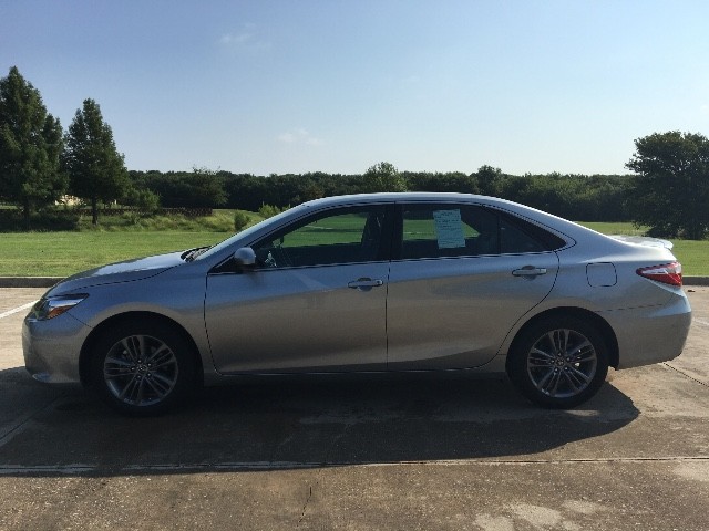 Toyota Camry Vehicle Full-screen Gallery Image 5