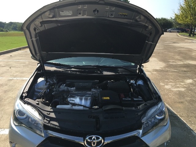 Toyota Camry Vehicle Full-screen Gallery Image 25