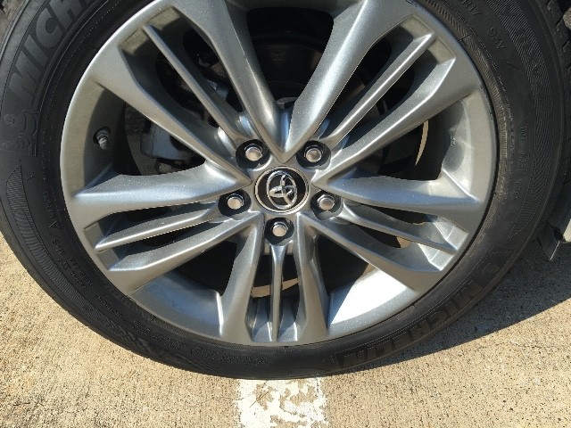 Toyota Camry Vehicle Full-screen Gallery Image 26