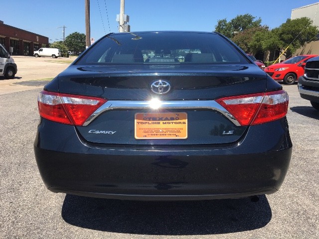 Toyota Camry Vehicle Full-screen Gallery Image 5