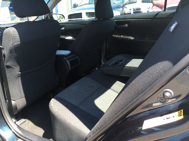 Toyota Camry Vehicle Full-screen Gallery Image 12