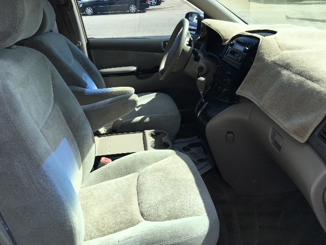 Toyota Sienna Vehicle Full-screen Gallery Image 05