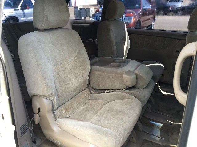 Toyota Sienna Vehicle Full-screen Gallery Image 06