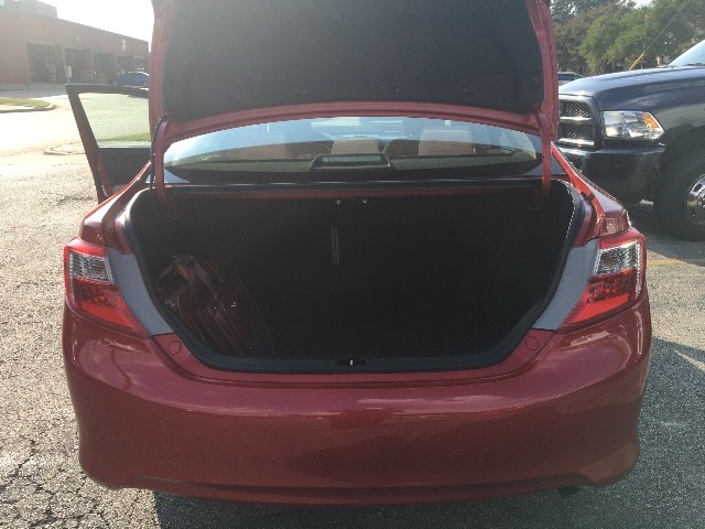 Toyota Camry Vehicle Full-screen Gallery Image 17