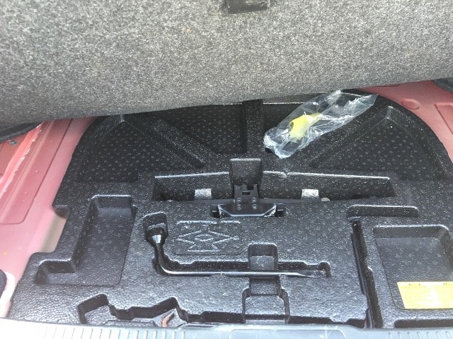 Toyota Camry Vehicle Full-screen Gallery Image 18