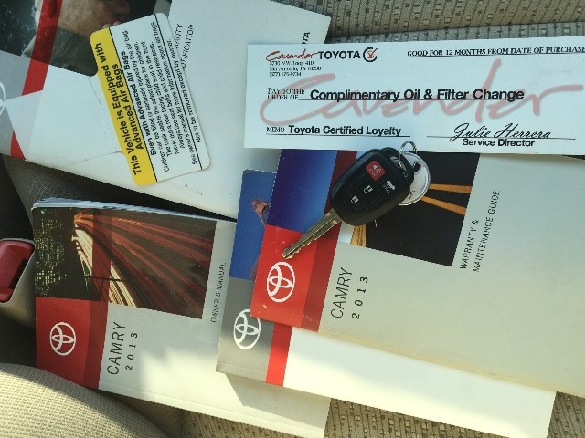 Toyota Camry Vehicle Full-screen Gallery Image 22