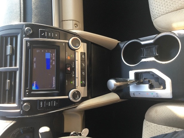 Toyota Camry Vehicle Full-screen Gallery Image 24