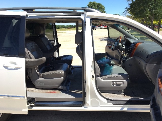 Toyota Sienna Vehicle Full-screen Gallery Image 7