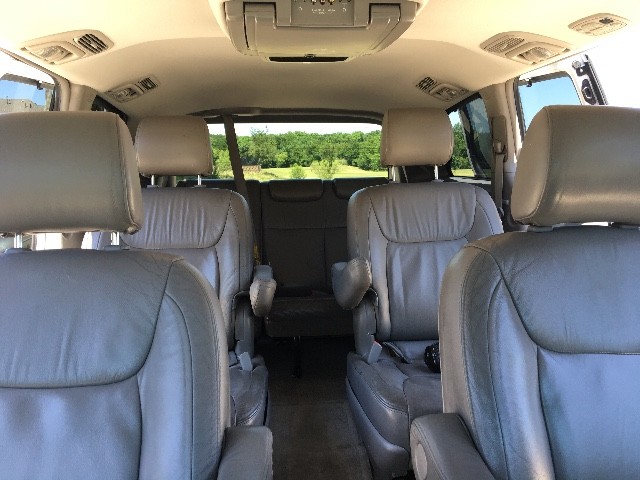 Toyota Sienna Vehicle Full-screen Gallery Image 9