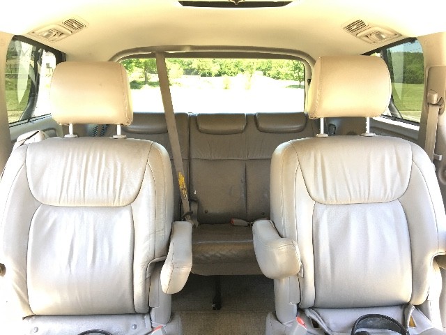 Toyota Sienna Vehicle Full-screen Gallery Image 10