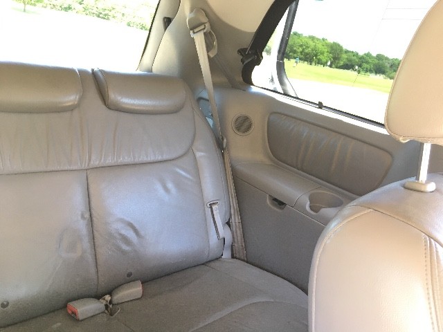 Toyota Sienna Vehicle Full-screen Gallery Image 12