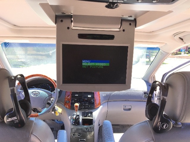 Toyota Sienna Vehicle Full-screen Gallery Image 17