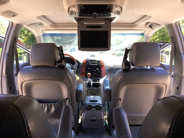 Toyota Sienna Vehicle Full-screen Gallery Image 18