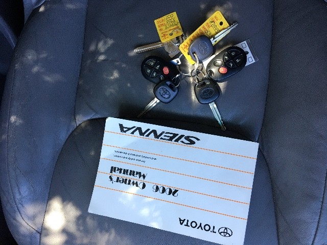 Toyota Sienna Vehicle Full-screen Gallery Image 28