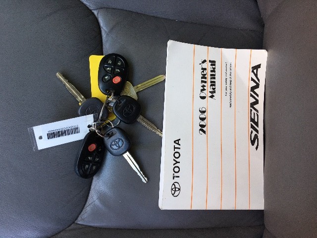 Toyota Sienna Vehicle Full-screen Gallery Image 31