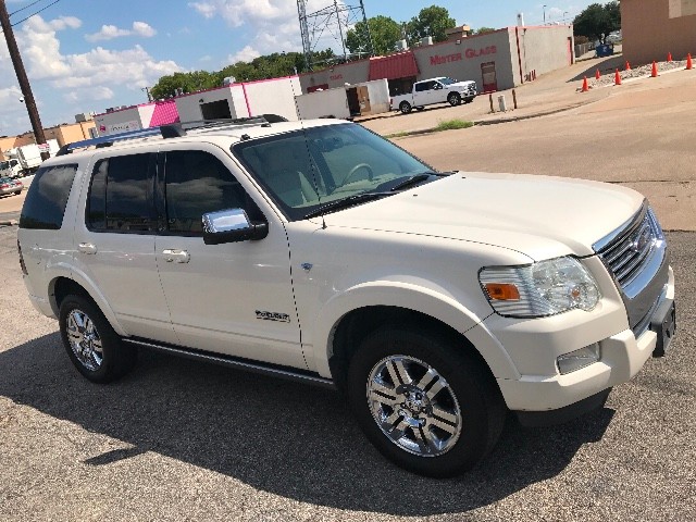Ford Explorer Vehicle Full-screen Gallery Image 6
