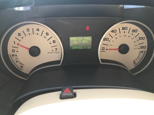 Ford Explorer Vehicle Full-screen Gallery Image 13