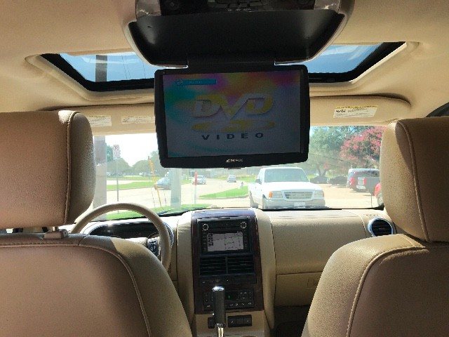 Ford Explorer Vehicle Full-screen Gallery Image 14