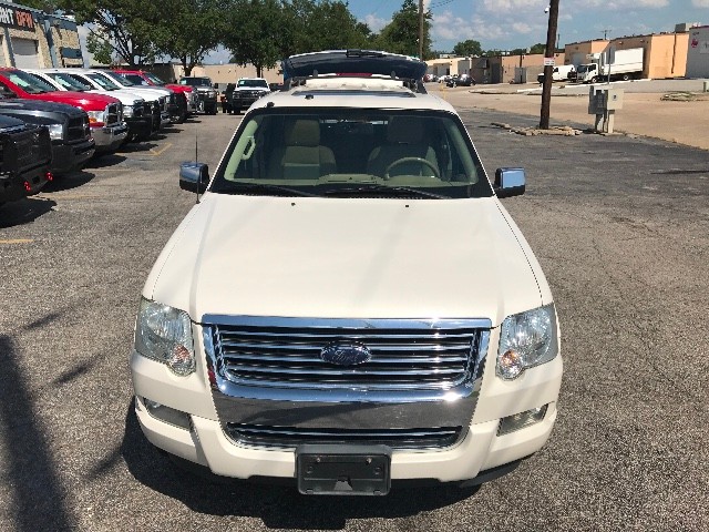 Ford Explorer Vehicle Full-screen Gallery Image 25