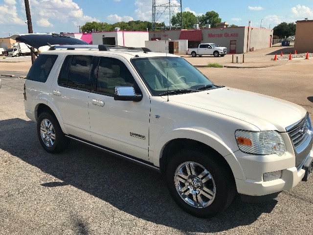 Ford Explorer Vehicle Full-screen Gallery Image 26