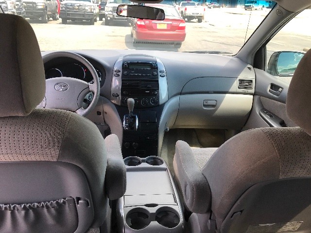 Toyota Sienna Vehicle Full-screen Gallery Image 10