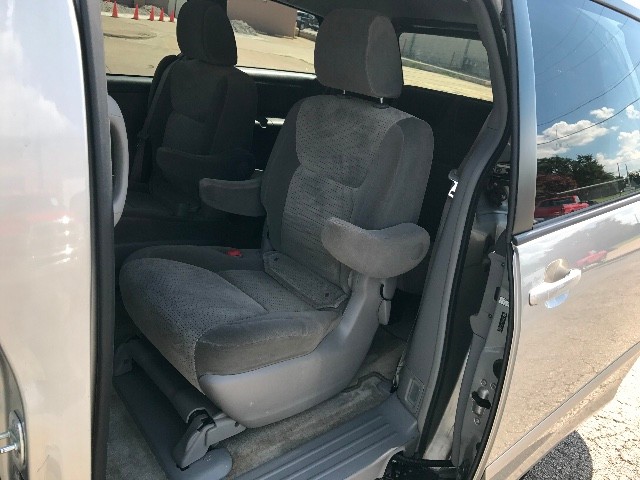 Toyota Sienna Vehicle Full-screen Gallery Image 11