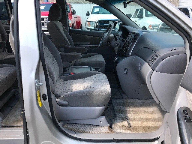 Toyota Sienna Vehicle Full-screen Gallery Image 14