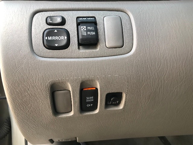 Toyota Sienna Vehicle Full-screen Gallery Image 15