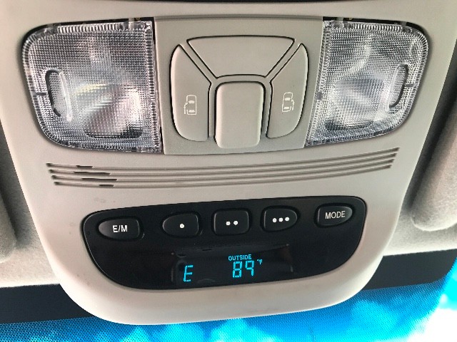 Toyota Sienna Vehicle Full-screen Gallery Image 16