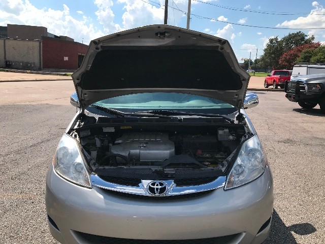 Toyota Sienna Vehicle Full-screen Gallery Image 21