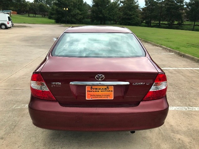 Toyota Camry Vehicle Full-screen Gallery Image 9