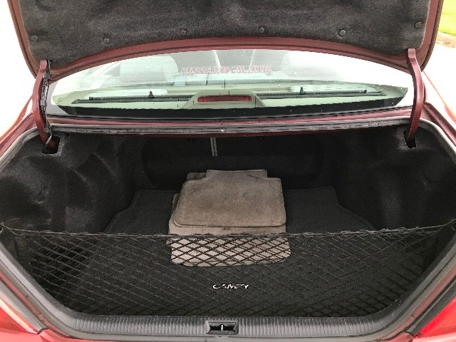 Toyota Camry Vehicle Full-screen Gallery Image 20