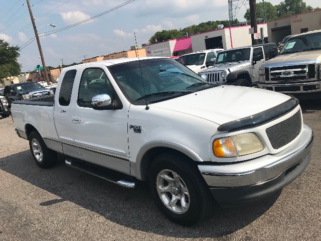 Ford F-150 Vehicle Full-screen Gallery Image 3