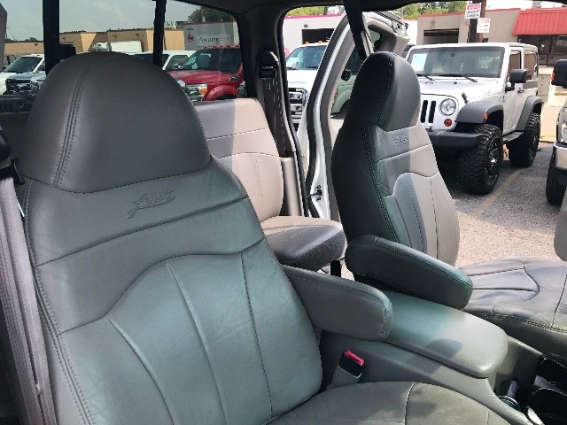 Ford F-150 Vehicle Full-screen Gallery Image 12