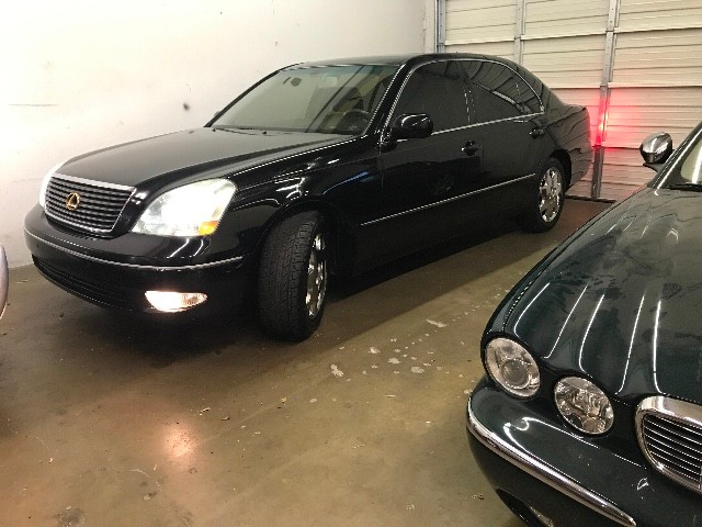 Lexus LS 430 Vehicle Full-screen Gallery Image 02