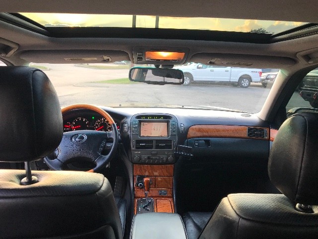 Lexus LS 430 Vehicle Full-screen Gallery Image 10