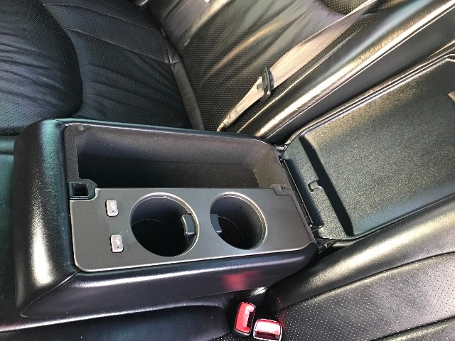 Lexus LS 430 Vehicle Full-screen Gallery Image 15