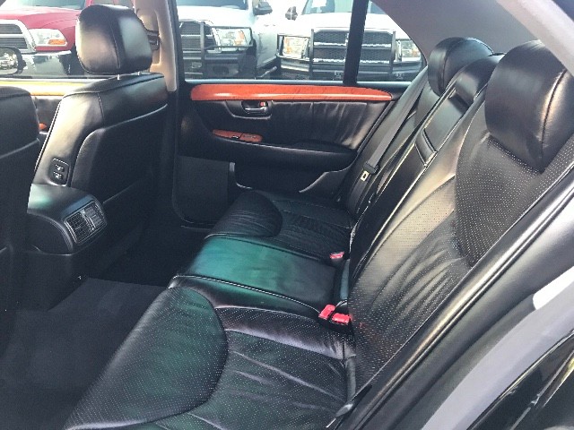 Lexus LS 430 Vehicle Full-screen Gallery Image 16