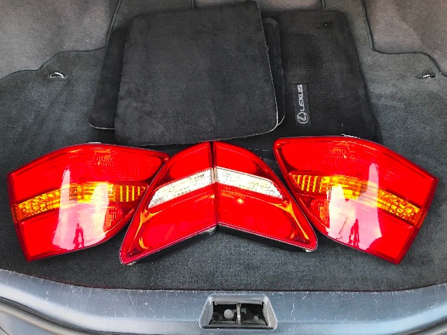 Lexus LS 430 Vehicle Full-screen Gallery Image 26