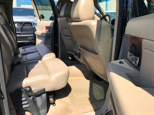 Ford F-150 Vehicle Full-screen Gallery Image 6