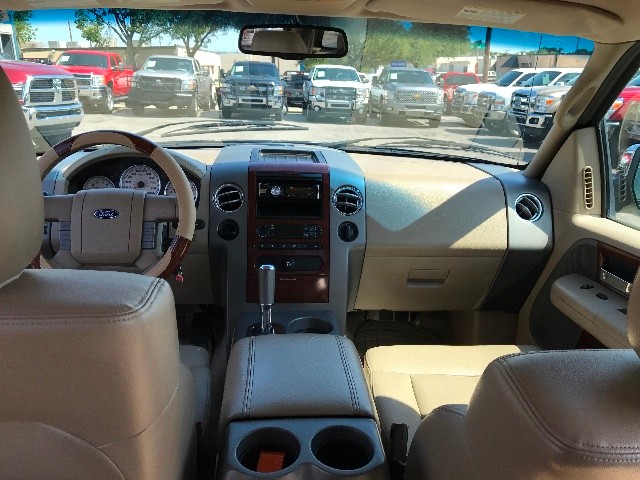 Ford F-150 Vehicle Full-screen Gallery Image 9