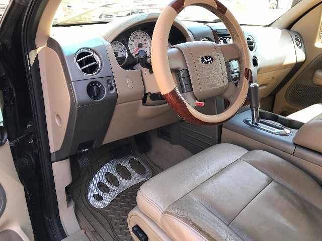 Ford F-150 Vehicle Full-screen Gallery Image 19