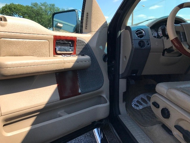 Ford F-150 Vehicle Full-screen Gallery Image 20